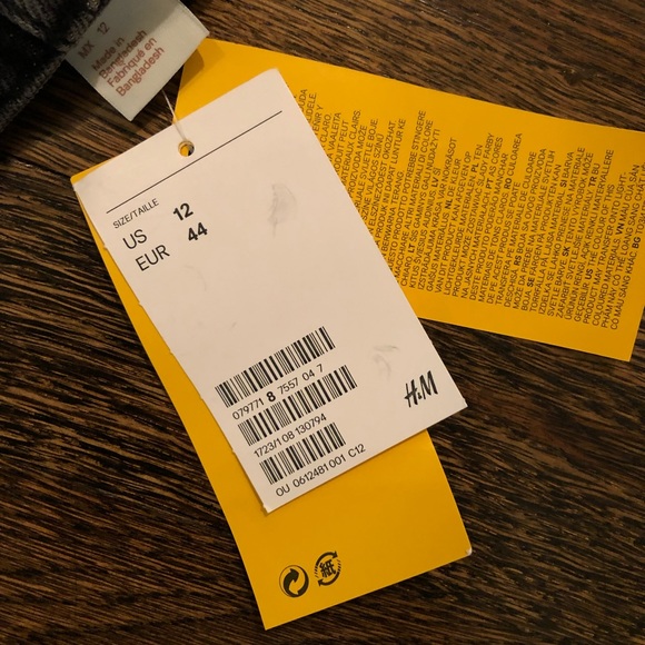 H&M High Waisted Jean Shorts - Picture 3 of 4